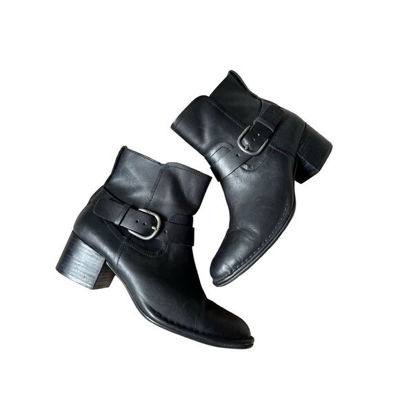 UGG Atwood Leather Boots size 9 Black - Picture 1 of 13